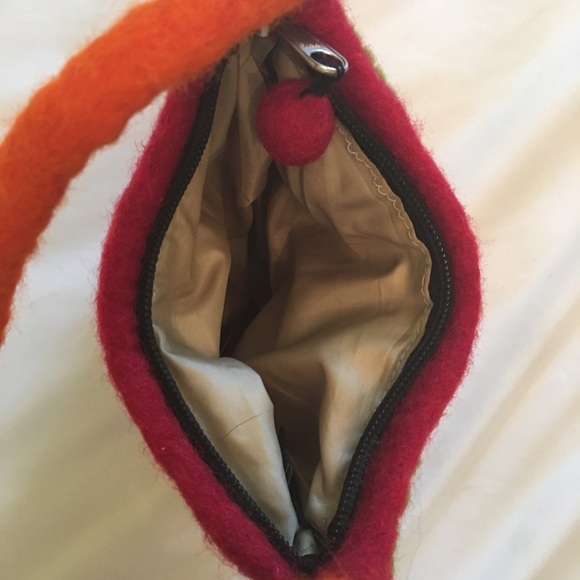 BNB Over-the-shoulder Felted Bag 100% Wool - Picture 2 of 3